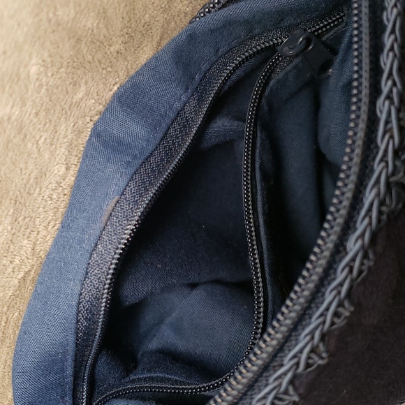 Blue suede faux and crocheted crossbody bag,with attached change purse,… - Picture 12 of 12